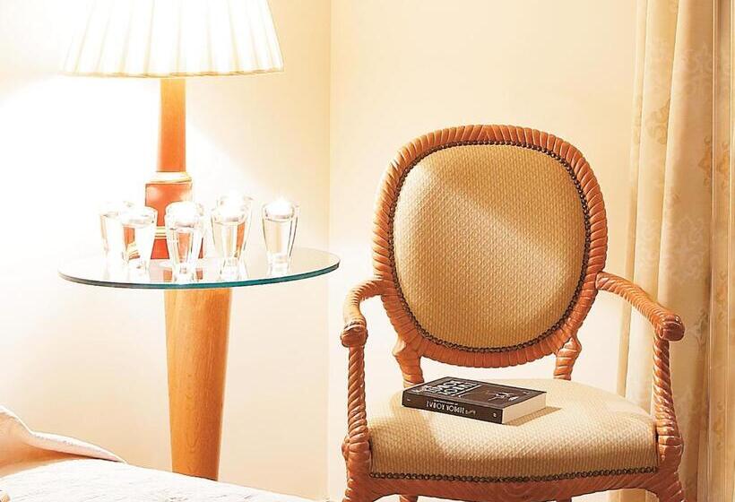 بنجلو قياسى مطلّ علي الحديقة, Grecotel Larissa Imperial