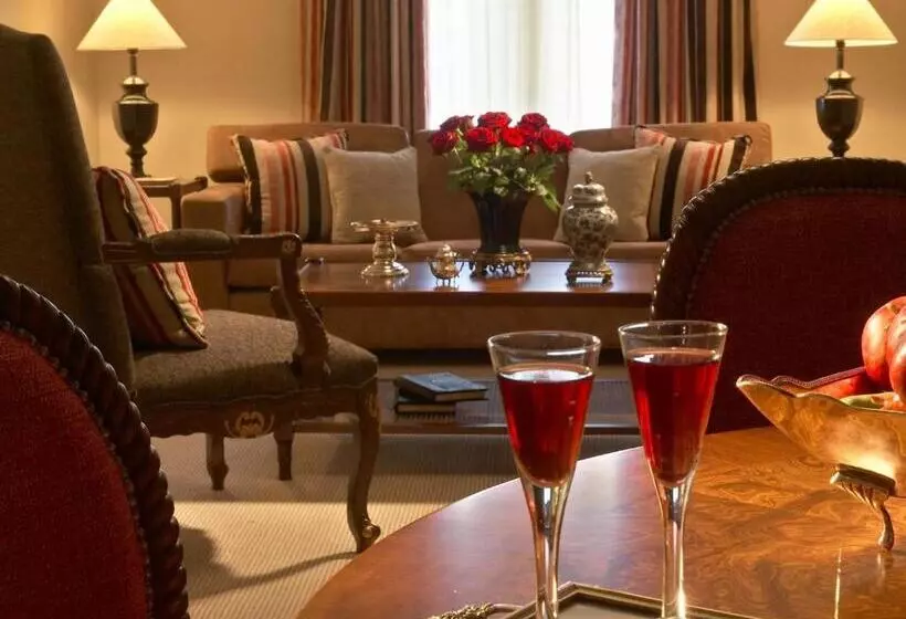 سوئیت اجرایی با چشم‌انداز باغ, Grecotel Larissa Imperial