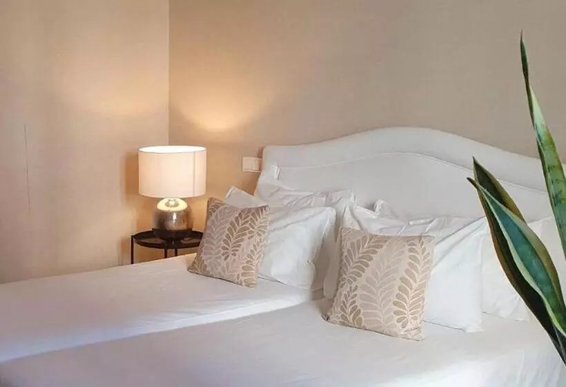 اتاق سوپریور با چشم‌انداز استخر, Grecotel Larissa Imperial