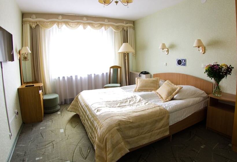 דירת חדר, Luchesa