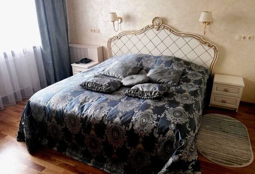 דירת חדר דלוקס, Luchesa