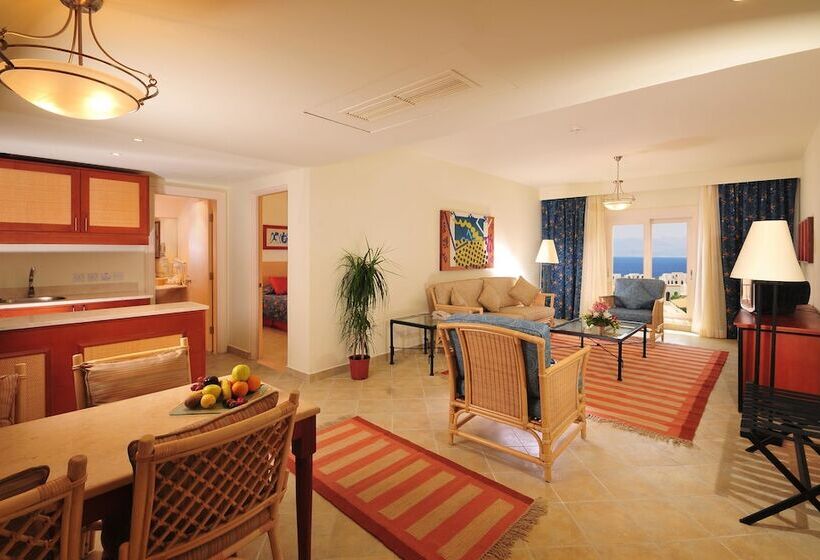 سوییت جونیور, Marina Plaza Hotel Tala Bay