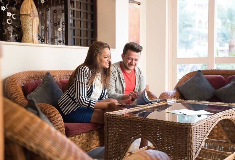 سوییت جونیور, Marina Plaza Hotel Tala Bay