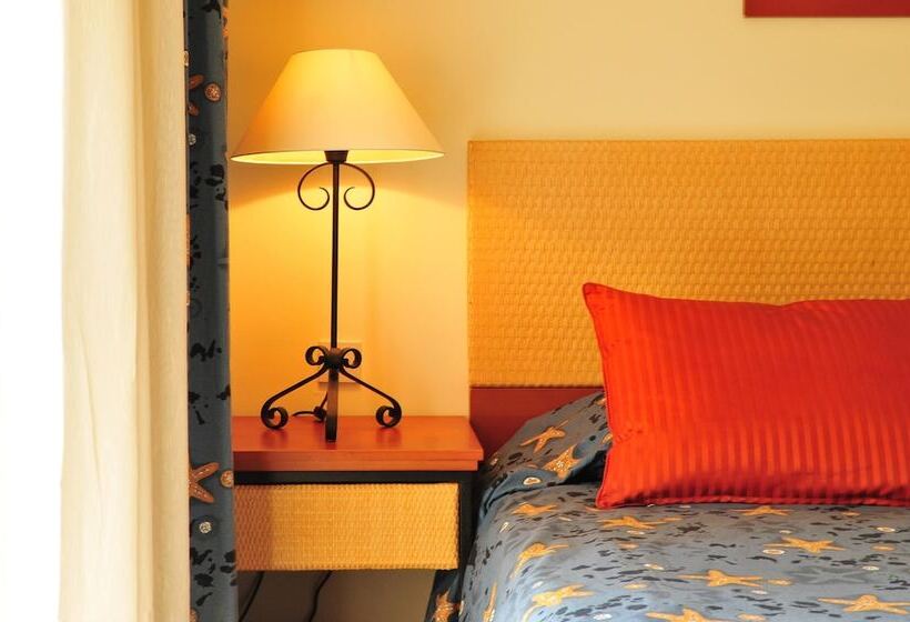 سوییت جونیور, Marina Plaza Hotel Tala Bay