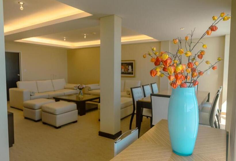 סוויטה אקזקיוטיב, Rayentray Grand