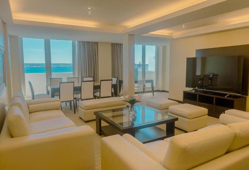 סוויטה אקזקיוטיב, Rayentray Grand