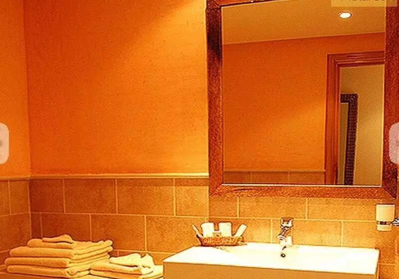 اتاق استاندارد سه نفره, Sahara Douz