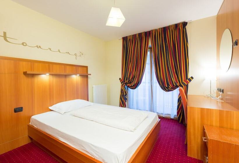 غرفة قياسية فردية, Touring