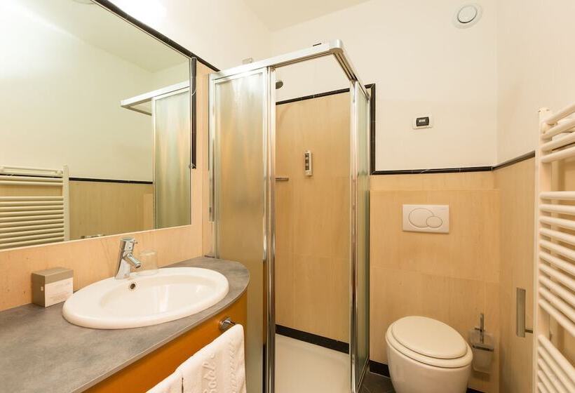 غرفة قياسية, Touring