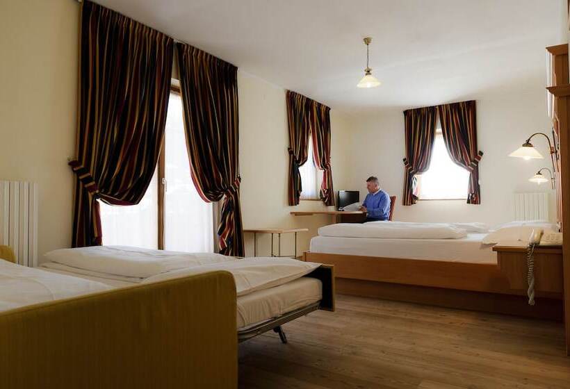 غرفة سوبيريور, Touring