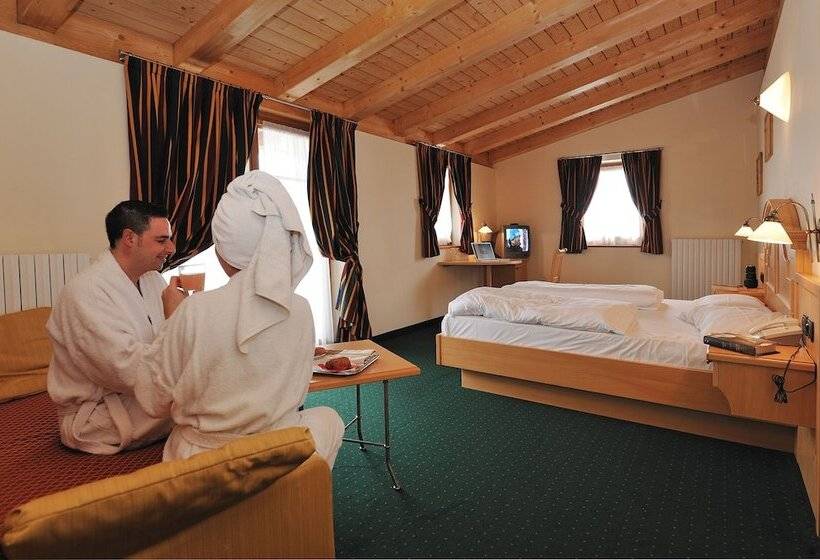 غرفة سوبيريور, Touring