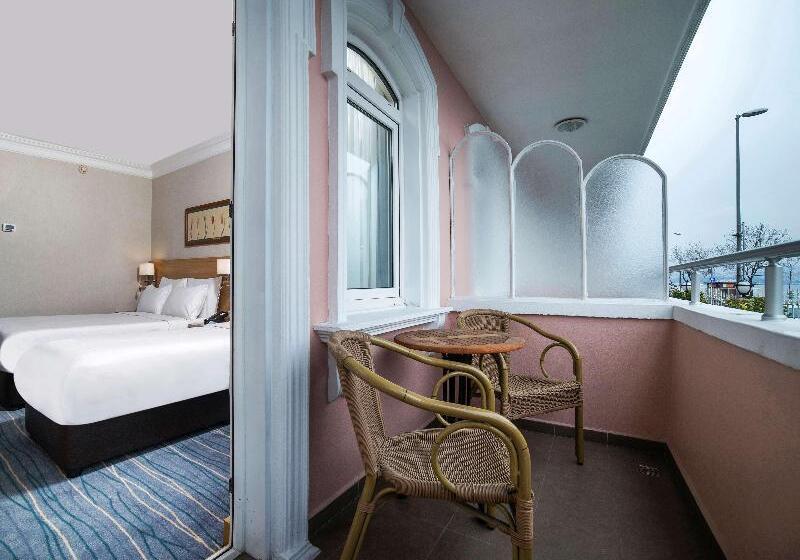 جناح جونيور, Touring