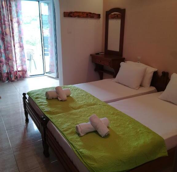 Triple Room Sea View, View Port