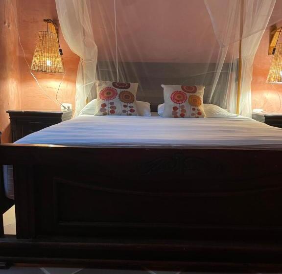 سوئیت با تخت بزرگ, Jui Chi Mama