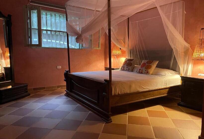 سوئیت با تخت بزرگ, Jui Chi Mama