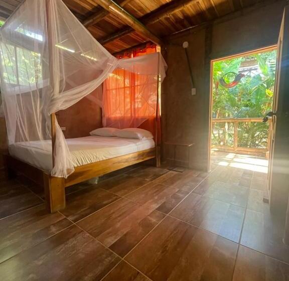 اتاق استاندارد با چشم‌انداز باغ, Jui Chi Mama