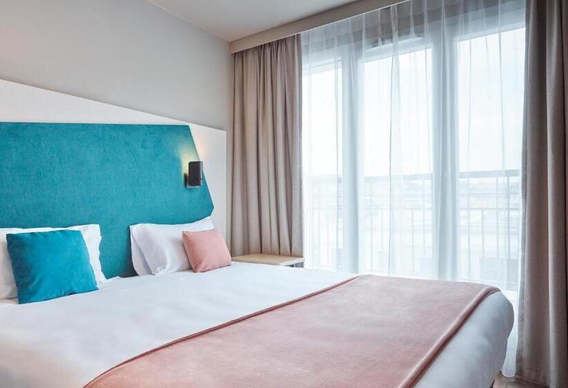 Superior studio with balcony, Aparthotel Adagio Paris Suresnes Longchamp