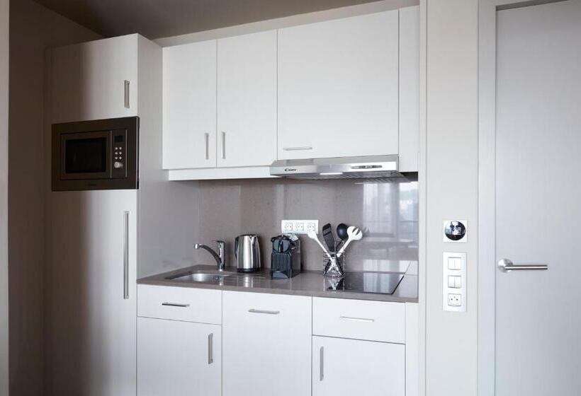 Superior studio with balcony, Aparthotel Adagio Paris Suresnes Longchamp