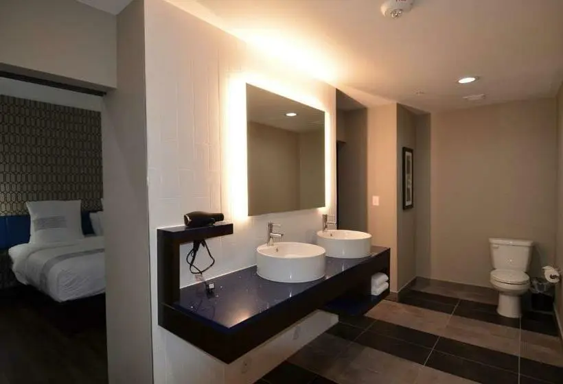 キングサイズベッドのスタンダードルーム, Glō Best Western Enid Ok Downtown   Convention Center