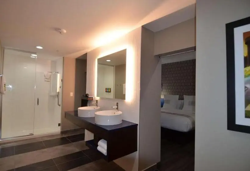 キングサイズベッドのスイートルーム, Glō Best Western Enid Ok Downtown   Convention Center
