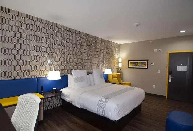 キングサイズベッドのスイートルーム, Glō Best Western Enid Ok Downtown   Convention Center