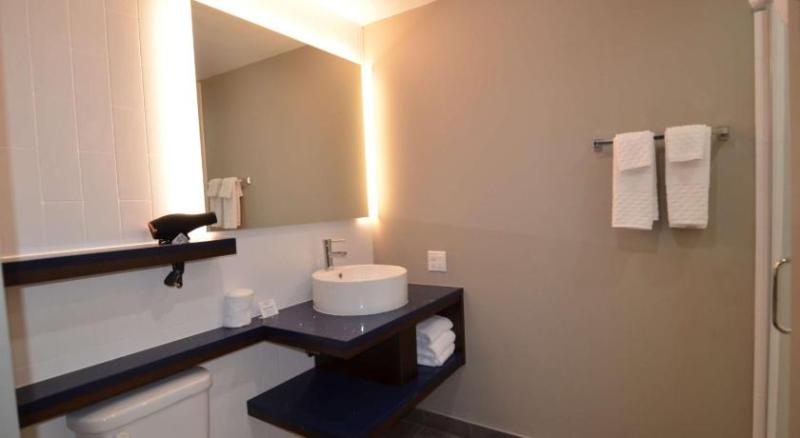 غرفة قياسية سرير كينج, Glō Best Western Enid Ok Downtown   Convention Center