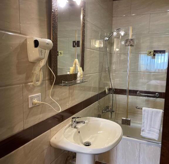 חדר משפחתי, Boulevard Palace