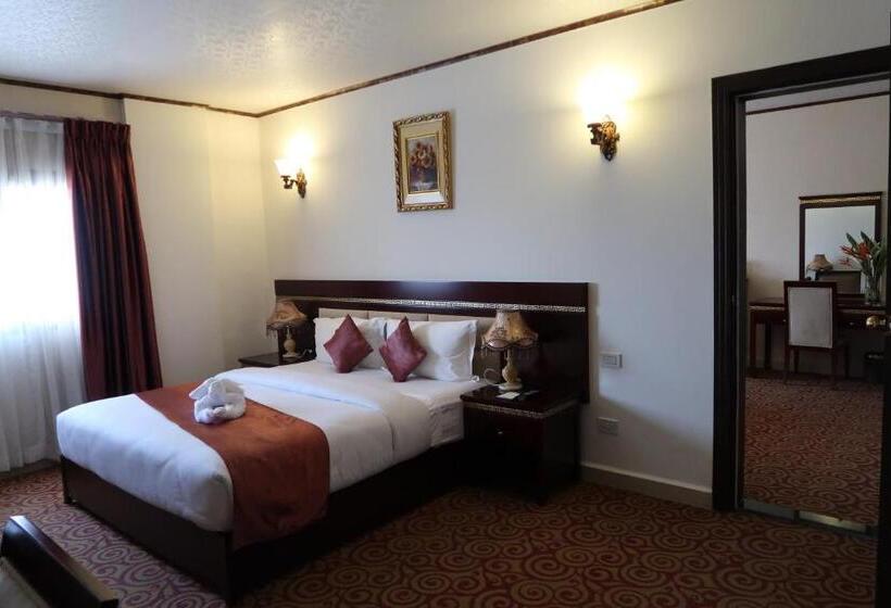 חדר משפחתי, Boulevard Palace