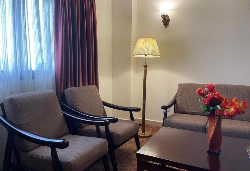 סוויטה אקזקיוטיב, Boulevard Palace