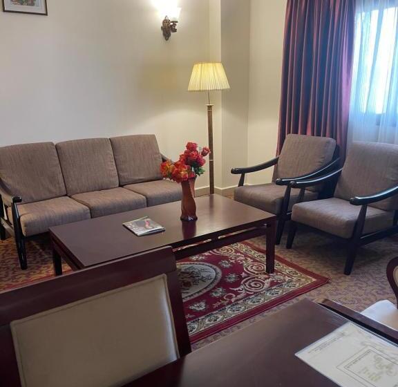 סוויטה אקזקיוטיב, Boulevard Palace