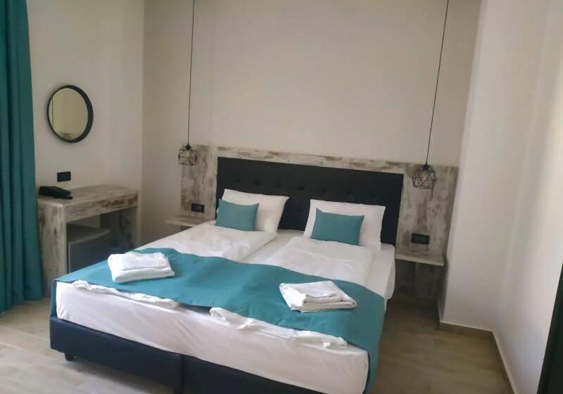 Economy Room, Evita Asty