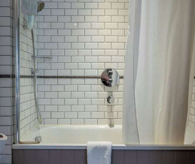 패밀리 룸, Cross Hands Hotel By Greene King Inns