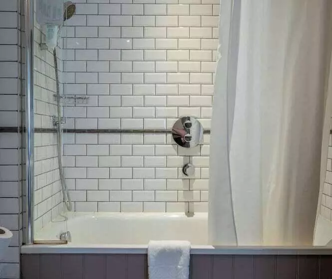 Perhehuone, Cross Hands Hotel By Greene King Inns