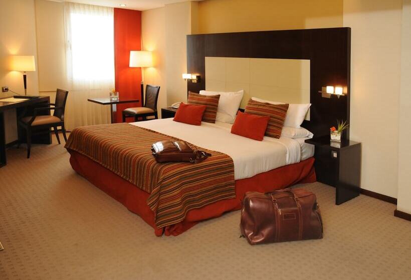 주니어 스위트, Del Bono Park