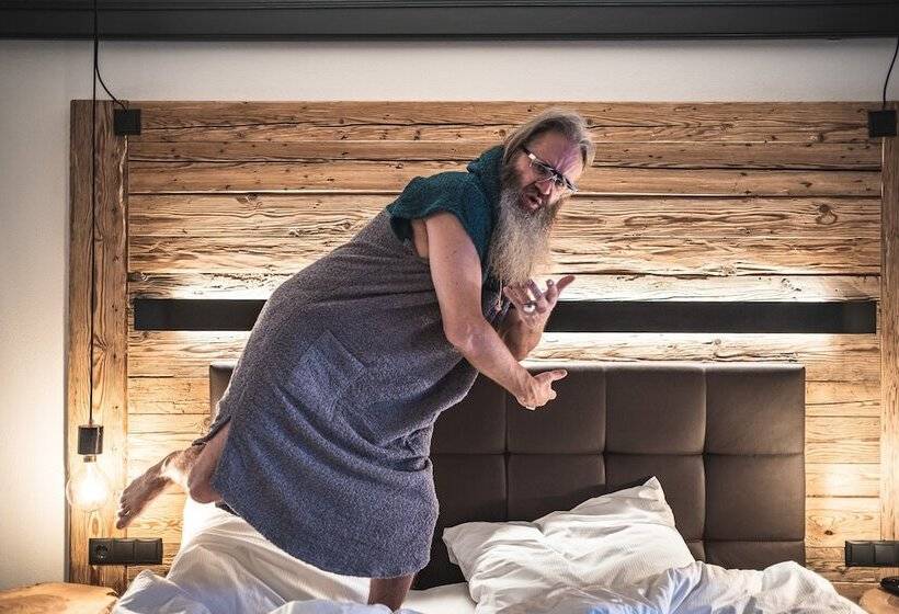 اتاق سوپریور, Das Falkenstein