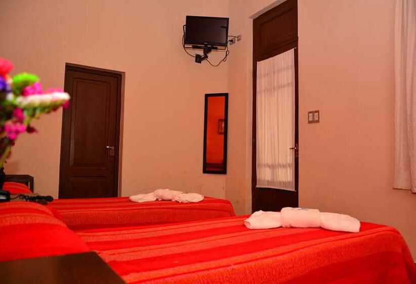 스탠다드 트리플 룸, La Giralda