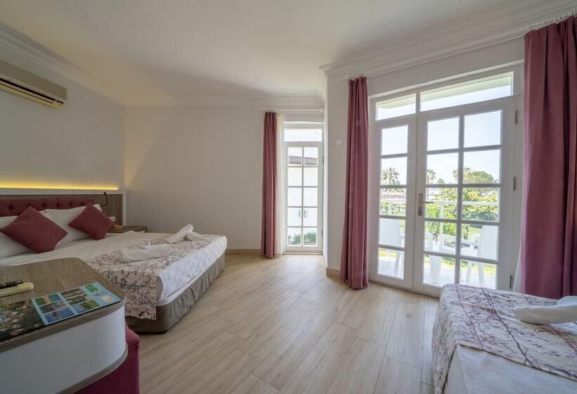 غرفة عائلية, Lykia Botanika Beach & Fun Club