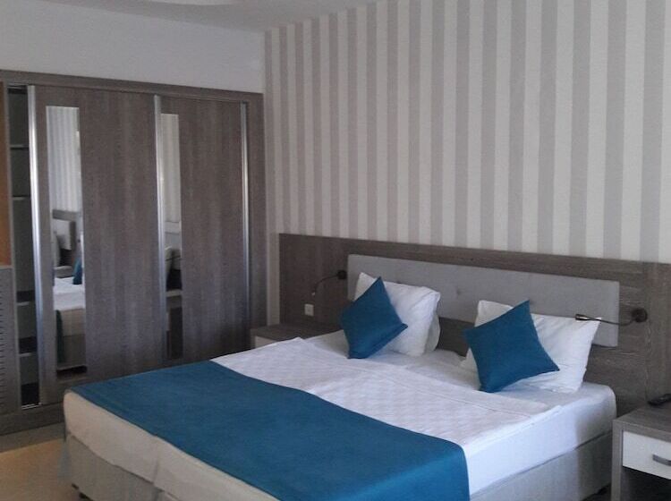 家庭间, Lykia Botanika Beach & Fun Club
