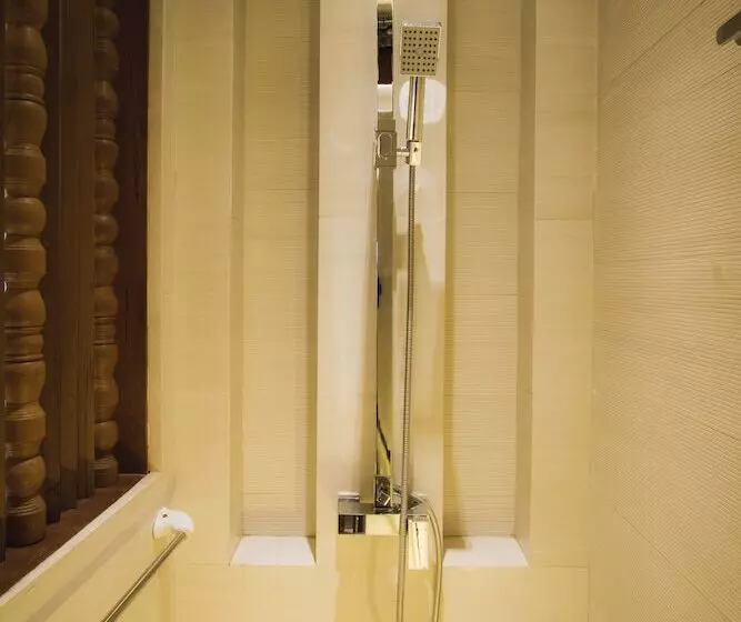 سوئیت پریمیوم, Rupar Mandalar Resort