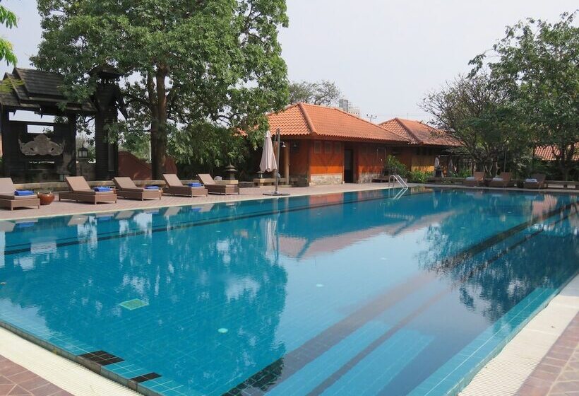 سوئیت پریمیوم با چشم‌انداز استخر, Rupar Mandalar Resort