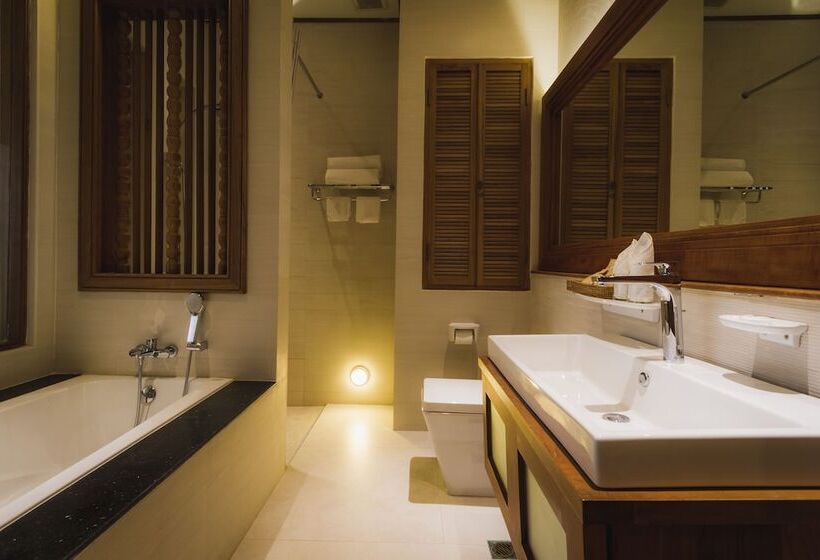 سوئیت پریمیوم با چشم‌انداز استخر, Rupar Mandalar Resort