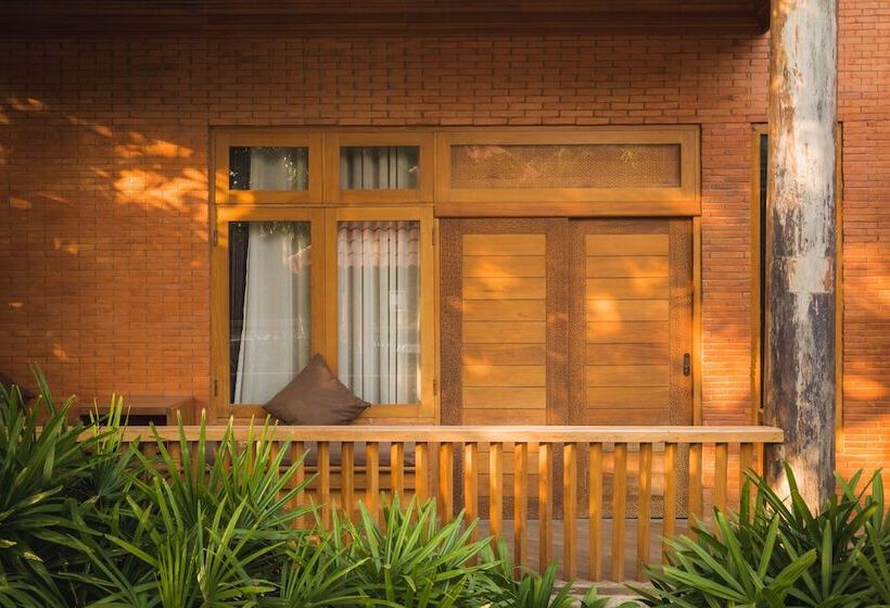 سوئیت پریمیوم با چشم‌انداز استخر, Rupar Mandalar Resort