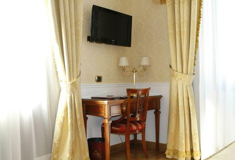 غرفة قياسية, Villa Pinciana