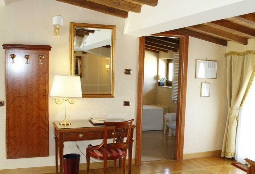 غرفة قياسية, Villa Pinciana