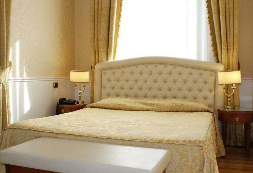 غرفة قياسية ثلاثية, Villa Pinciana