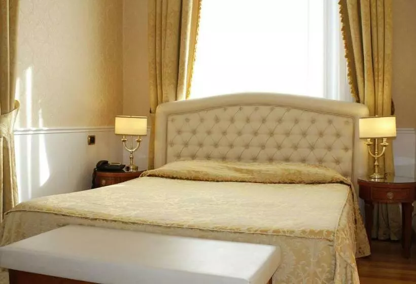اتاق استاندارد سه نفره, Villa Pinciana