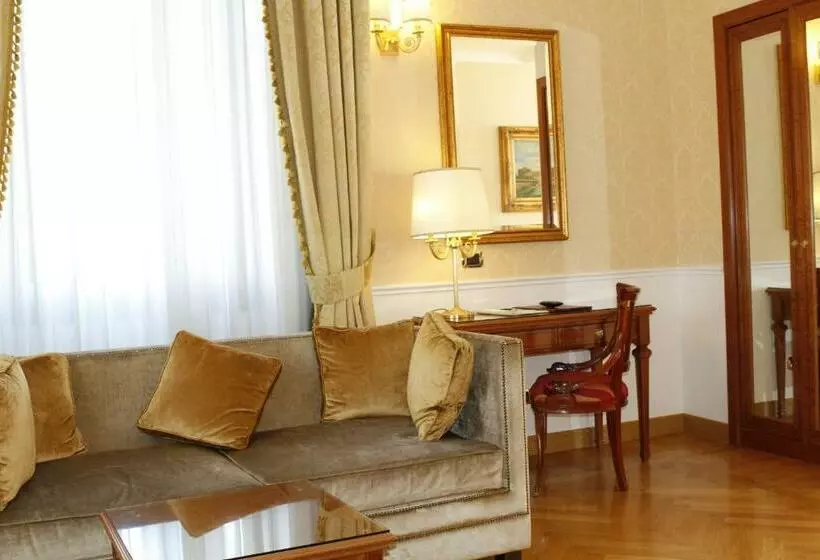 اتاق استاندارد سه نفره, Villa Pinciana