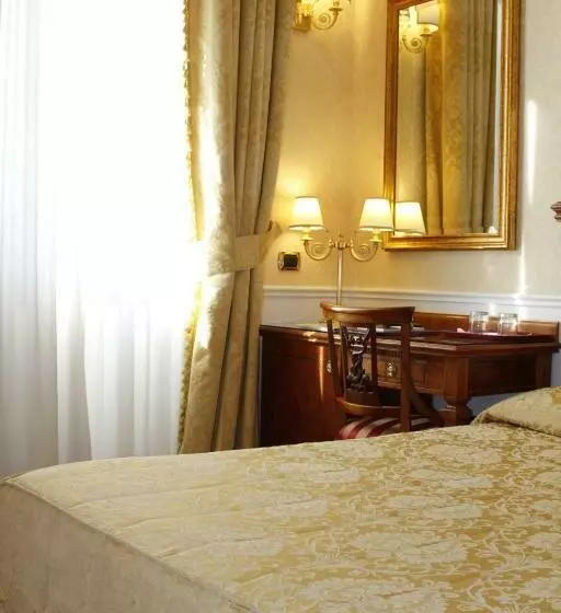 اتاق استاندارد سه نفره, Villa Pinciana