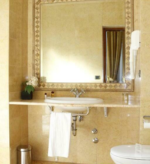 غرفة قياسية ثلاثية, Villa Pinciana