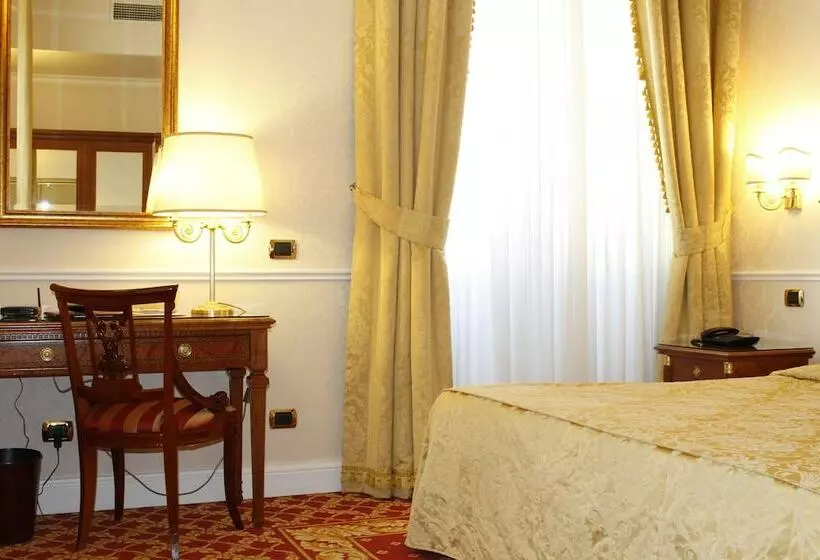 اتاق استاندارد سه نفره, Villa Pinciana